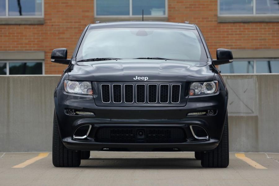  Jeep Grand Cherokee SRT8 2012 года  (фото 7 из 186)